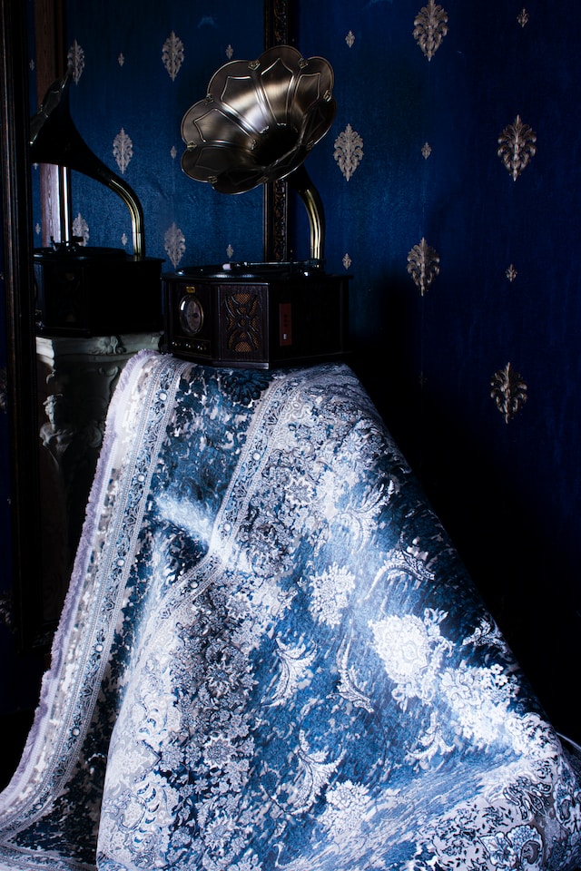 Popular materials and patterns used in Southwestern rugs